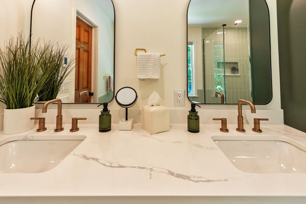 A Bathroom with Two Sink